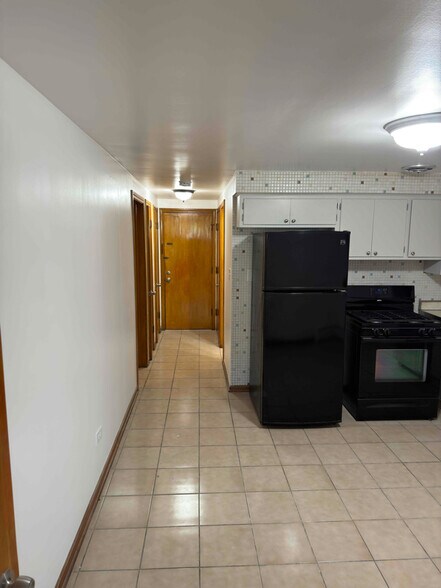 Building Photo - 5807 W Addison St