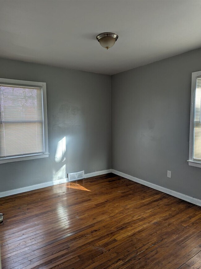 Building Photo - Charming 3-Bedroom Home and 1 Bath for Rent!