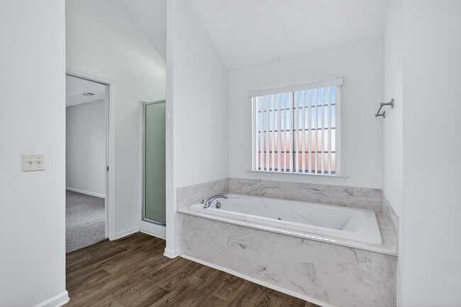 Building Photo - 568 Marshview Dr