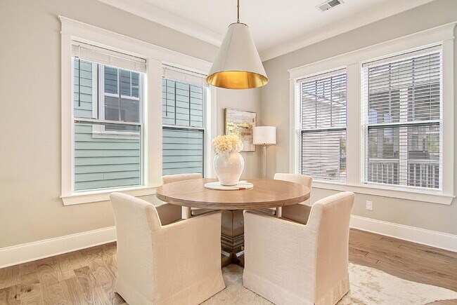 Building Photo - 1636 Juliana St