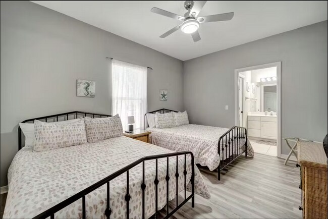 Building Photo - Beautiful Rental Home With Pool in Desirab...