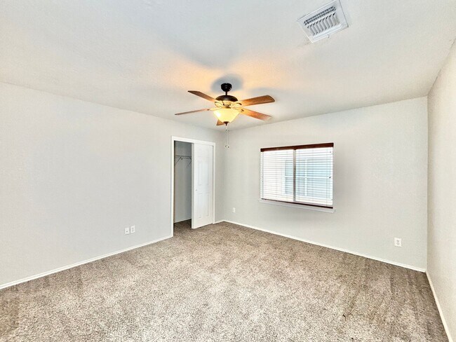 Building Photo - Beautiful 4 Bedroom Home in Inwood Place!