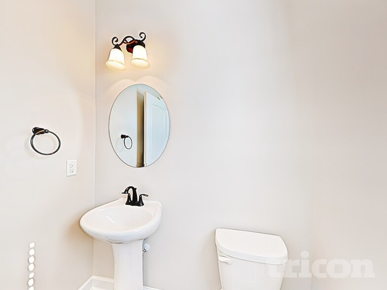 Building Photo - 69 Diamond Creek Dr