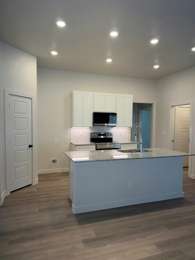 Building Photo - 9204 Prairieland Dr