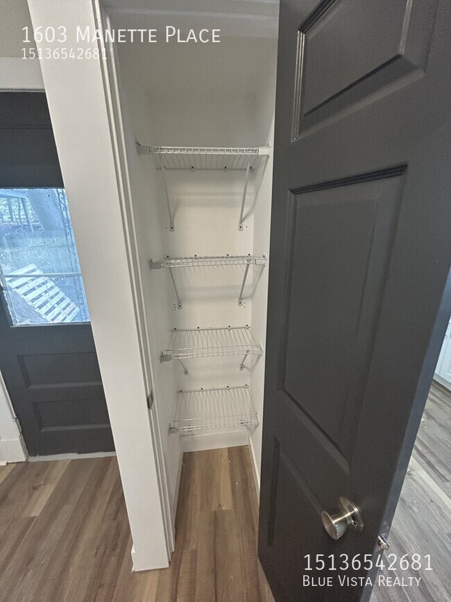 Building Photo - 1603 Manette Pl