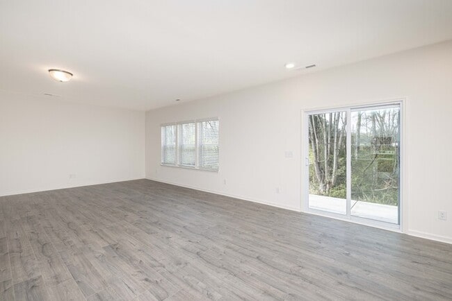 Building Photo - BEAUTIFUL 4 Bedroom Home Piedmont School District - AVAILABLE NOW