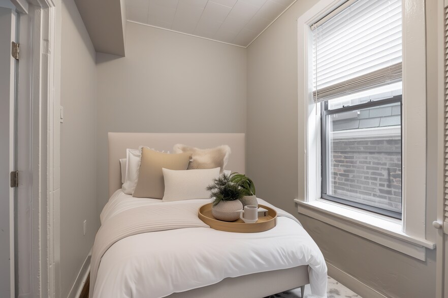 Building Photo - 2031 W Moffat St