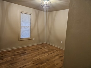 Building Photo - 704 NE Front St