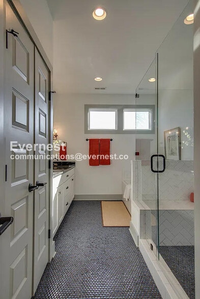 Building Photo - 915B Caruthers Ave