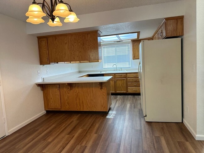 Building Photo - Mature dog considered. Nice home, convenient location off Placer & Wisconsin, Rdg.
