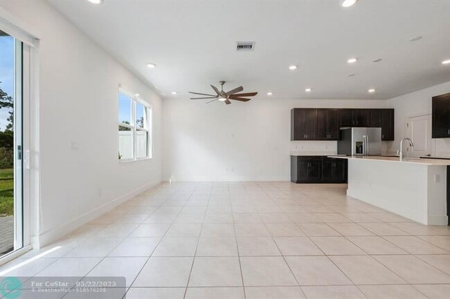 Building Photo - 210 Preserve Trl S