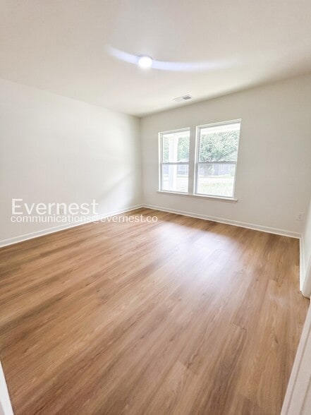 Building Photo - 411 E Torbush St