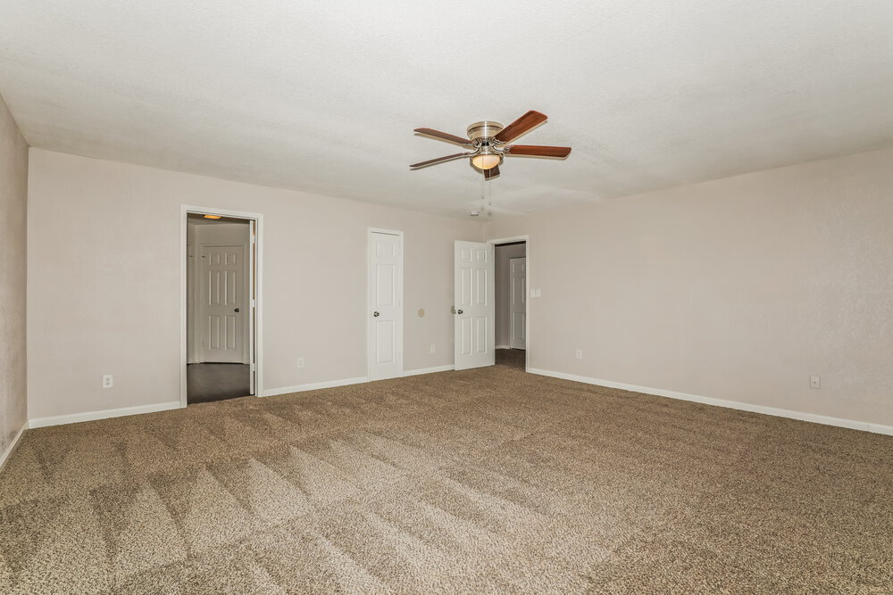 Building Photo - 304 E Pine Ridge Dr