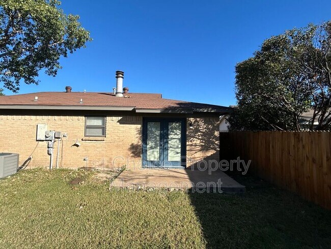 Building Photo - 625 Edwards Dr