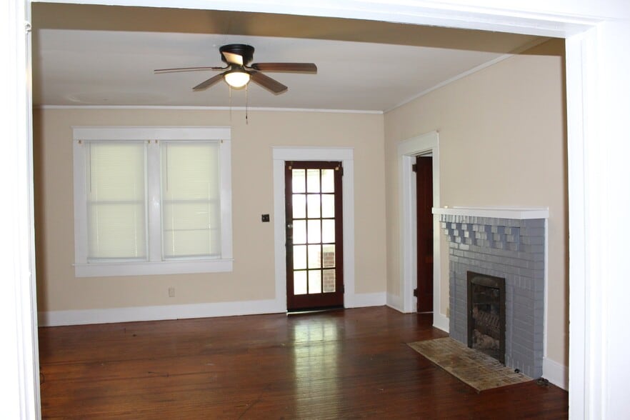 Building Photo - 420 N Green St