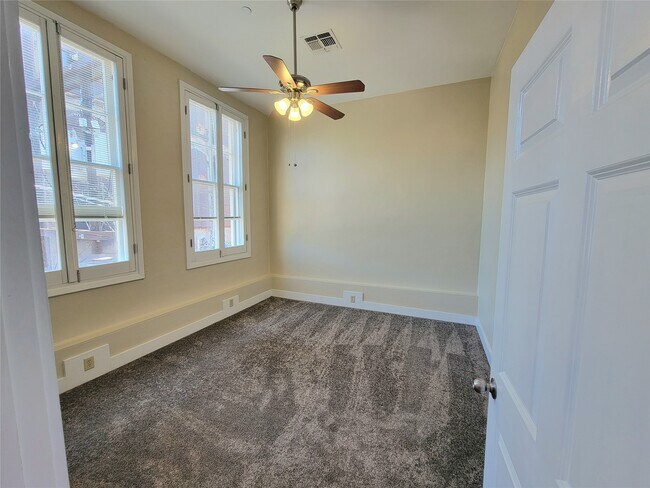 Building Photo - 2315 Harborside Dr