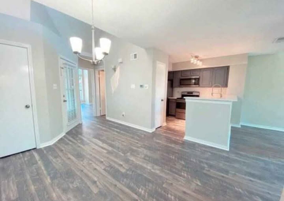 Building Photo - 3406 Country Club Dr W