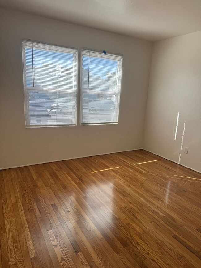 Building Photo - 1 Bedroom 1 bath apartment