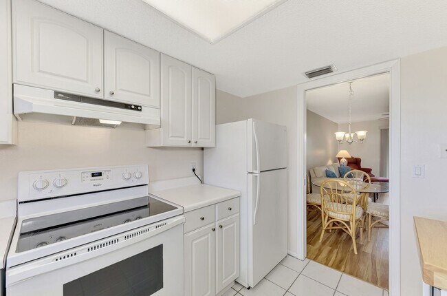 Building Photo - BEAULTIFUL 1 BEDROOM, 1 BATHROOM CONDO LOC...