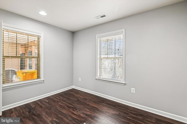 Building Photo - 7523 Holly Ridge Dr