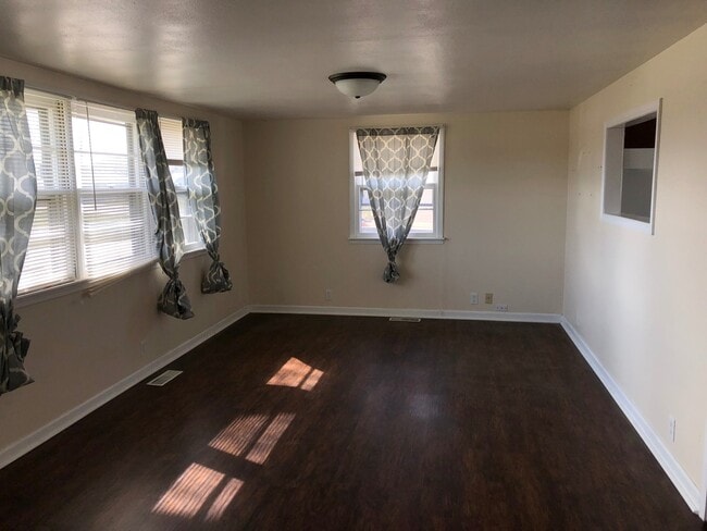 Building Photo - Newly Updated House in a Great Neighborhood!