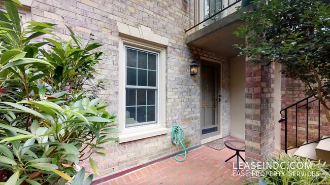 Building Photo - 1602 Beekman Pl NW
