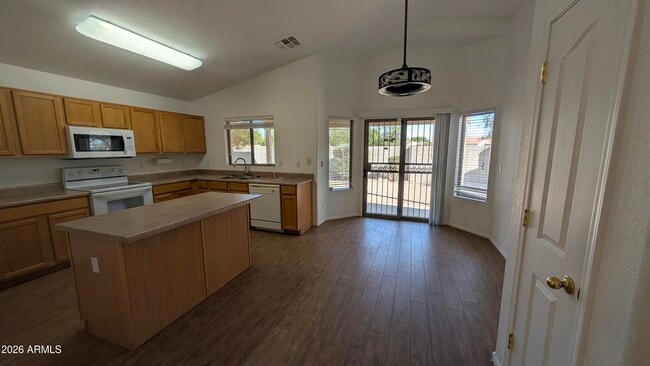 Building Photo - 1129 E Nardini St