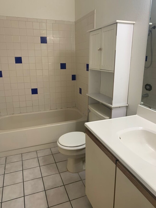 Building Photo - Excellent 1 bedroom w/ loft