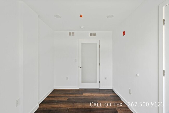 Building Photo - Newly built 1BR apartment available for De...