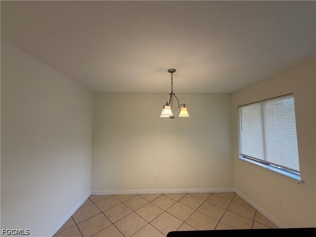Building Photo - 2885 Winkler Ave