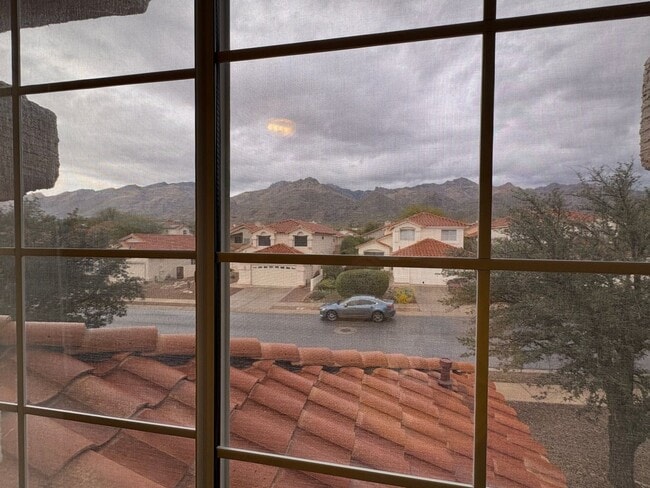 Building Photo - Spacious 4BR/3BA Two-Story Home Near Sabino Canyon