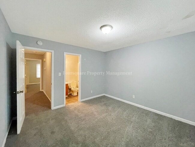 Building Photo - 1216 Athens Dr