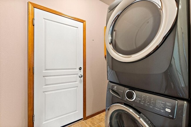 Building Photo - Beautiful Single-Story Olympia Home with Dog Wash, Garden Beds & Thoughtful Layout