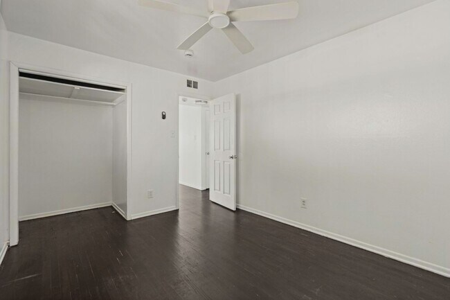 Building Photo - 975-977-979 S Lowell Blvd