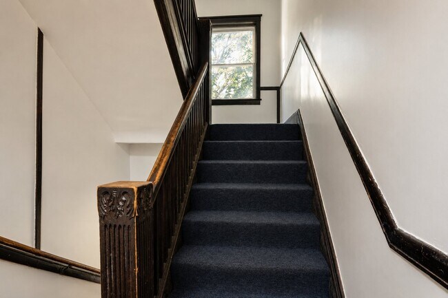 Building Photo - 1528 E 74th Pl