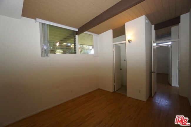 Building Photo - 11131 Rose Ave