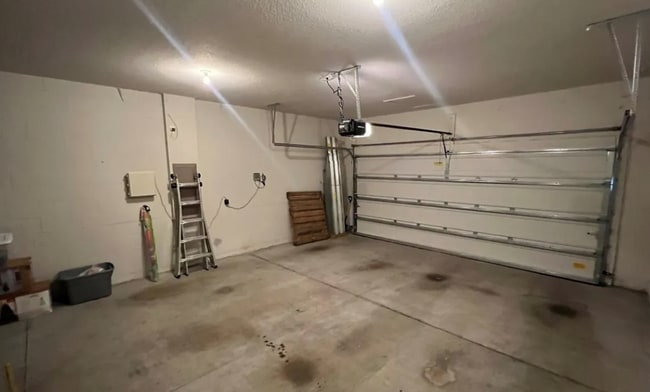 Building Photo - Spacious family home - 4 bedroom, 2.5 bath in Riverview