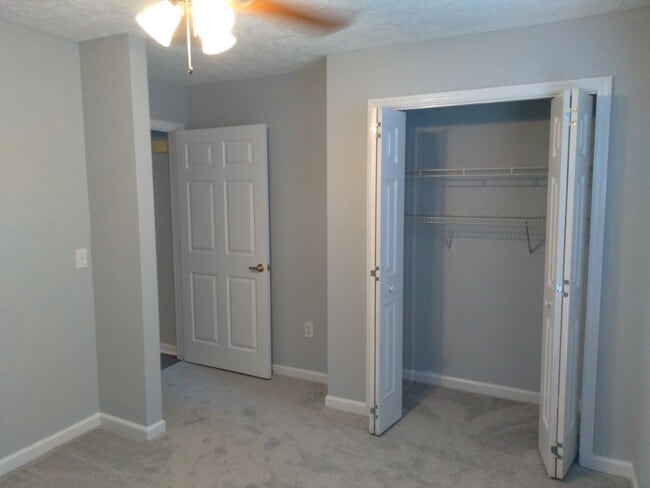 Building Photo - 2 Bedroom, 1 bath apartment - Downstairs U...