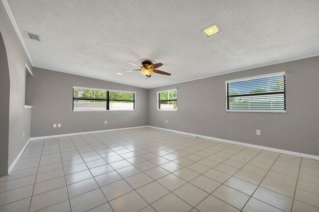 Building Photo - 8101 Alveron Ave