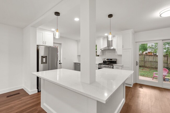 Building Photo - 3 Bed 3 Bath - Silver Spring Split Level -...