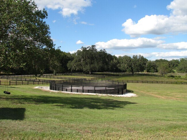 Building Photo - Beautiful 11.16 Acre Farm with Lots of Ame...