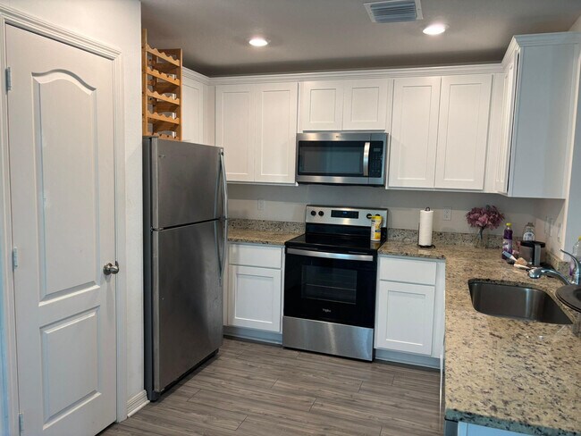 Building Photo - 5335 Entertainment Way