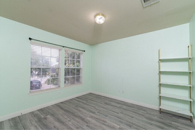 Building Photo - 12819 Wisteria Park Dr