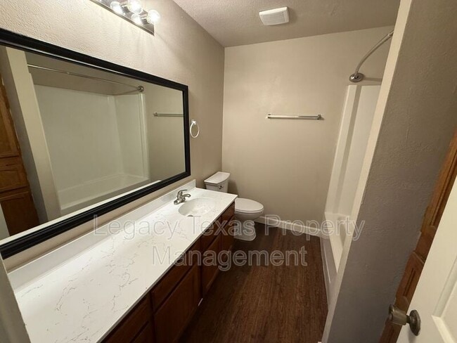 Building Photo - 1607 N Nolan River Rd