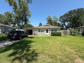 Building Photo - Renovated 4 Bedroom 2 Bathroom