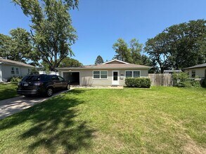 Building Photo - Renovated 4 Bedroom 2 Bathroom