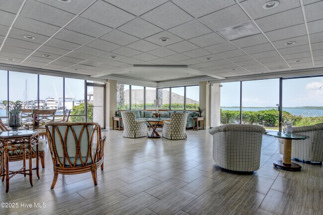 Building Photo - 322 Causeway Dr