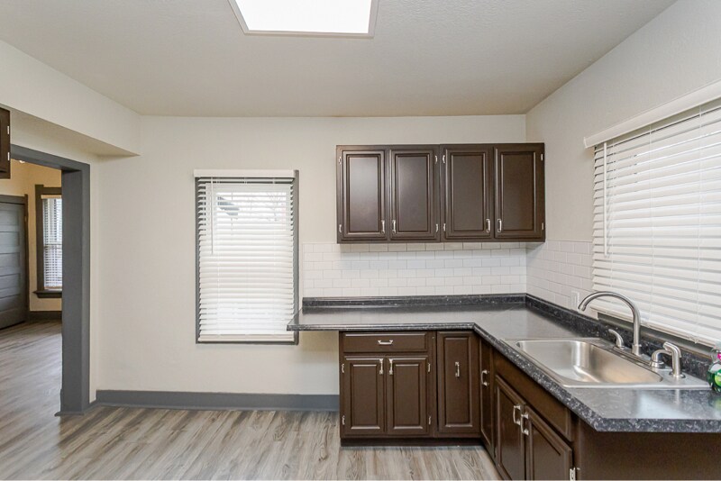 Building Photo - 423 Langdon St