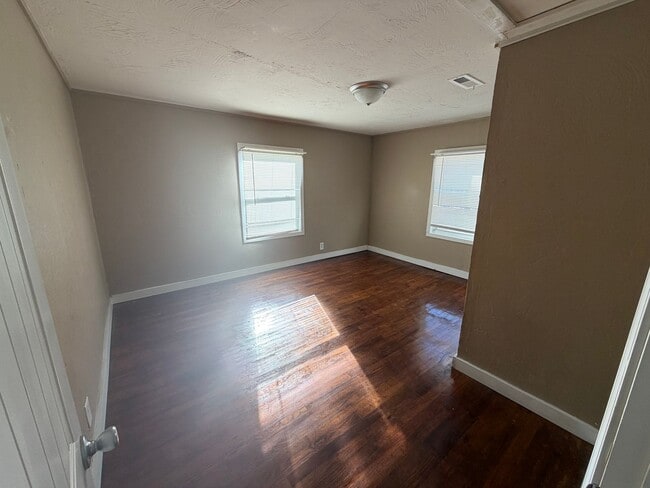 Building Photo - 2 Bed/1 bath House on 2 Acres!