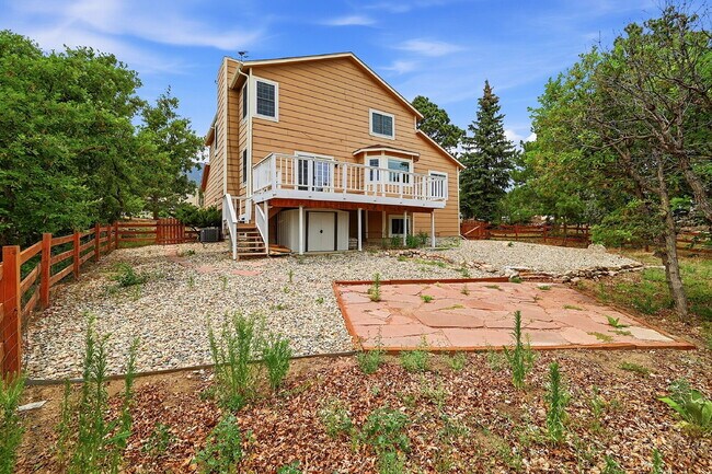 Building Photo - $2,845.95- 4-Bed /3-Bath Gem with Finished Basement and Fenced-in Yard in Colorado Springs!